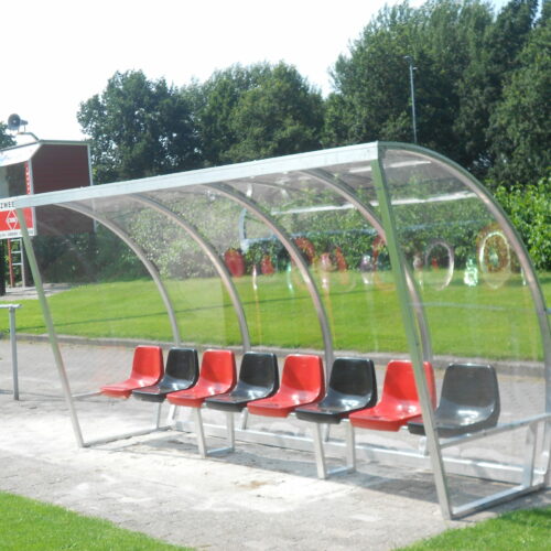 Dugout voetbal model 150 55 Onze aluminium dugouts uit de DO150-serie lengte 4 meter./ Een anwinst voor iedere sportvereniging